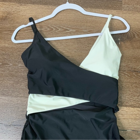 Summersalt Womens white black the sea breeze cut out one piece swimsuit 8 - Picture 4 of 7